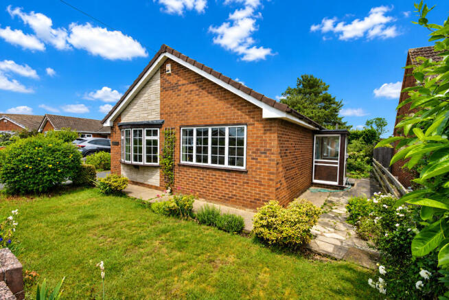 3 bed property, in Elm Drive, £275,000