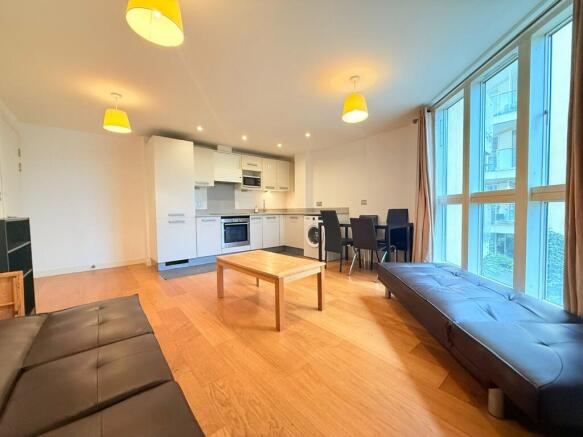 2 bed property, in Pavillion House, £475,000