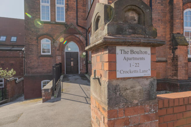 1 bed property, in Crocketts Lane, £125,000