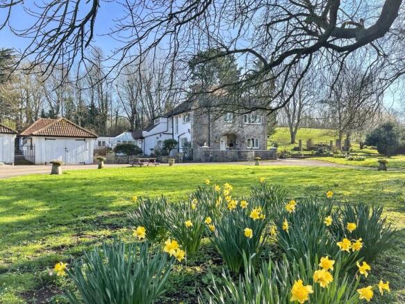 4 bed property, in Wolvershill, £1,100,000
