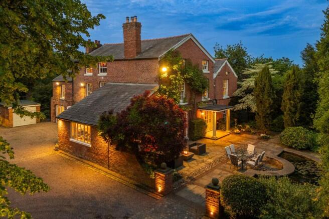6 bed property, in Heyescroft Hall, £1,600,000