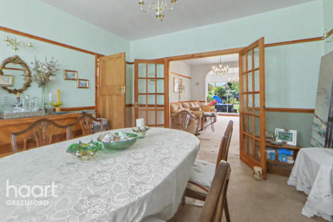 4 bed property, in Alleyn Park, £900,000