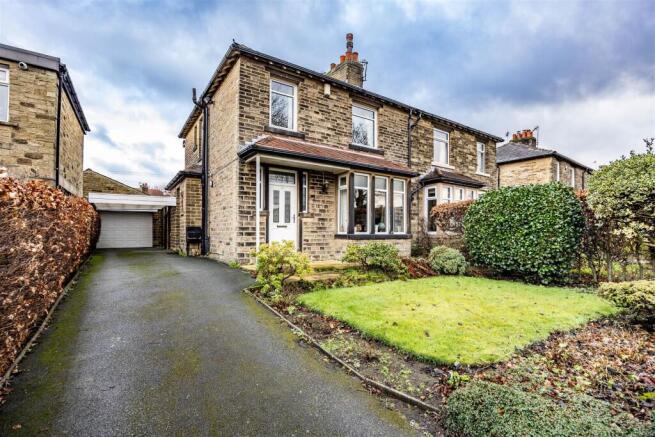 3 bed property, in Hammerstones Road, £375,000