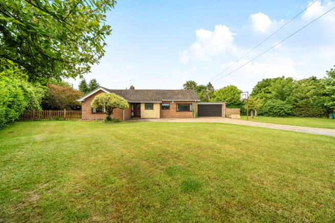 4 bed property, in Bessels Lea, £925,000