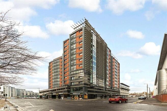 2 bed property, in Lancefield Quay, £175,000