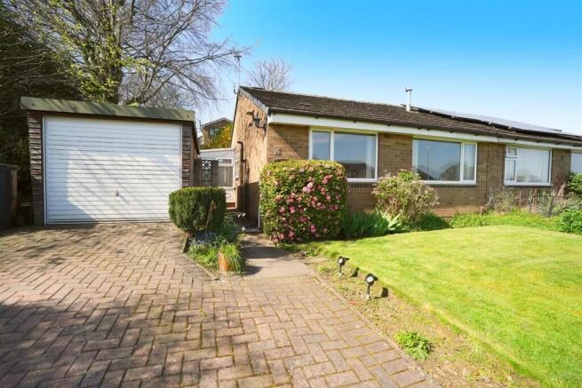 3 bed property, in Foxcroft Drive, £240,000