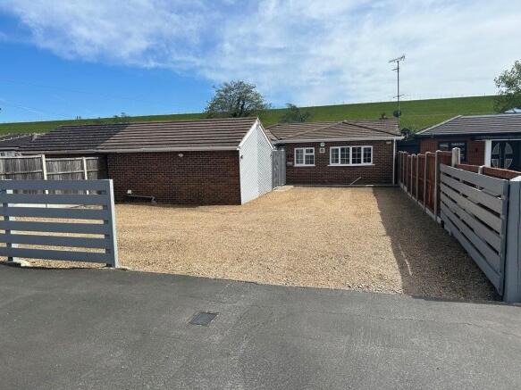 3 bed property, in Coppermill Road, £860,000