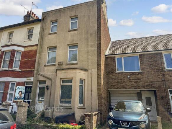 4 bed property, in Crow Hill Road, £160,000