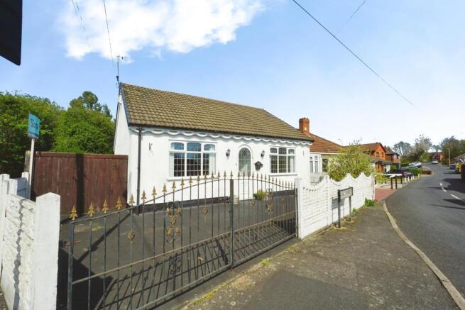 2 bed property, in Lane Street, £250,000