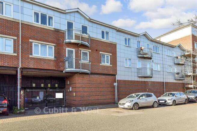 2 bed property, in Nancy Road, £80,000