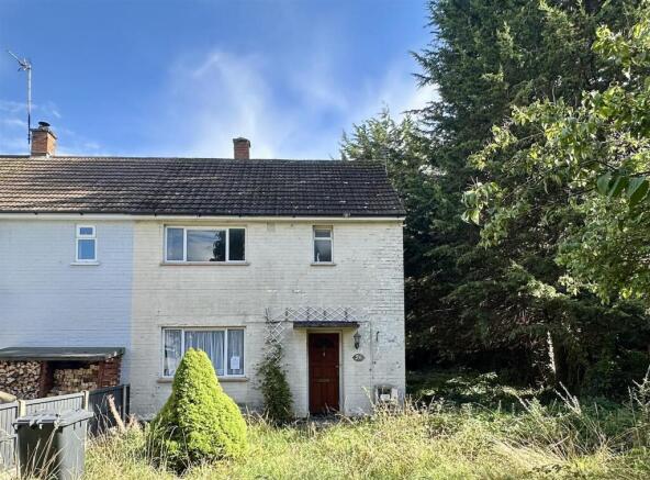 3 bed property, in York Road, £165,000
