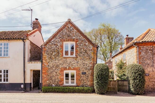 2 bed property, in South Creake, £375,000