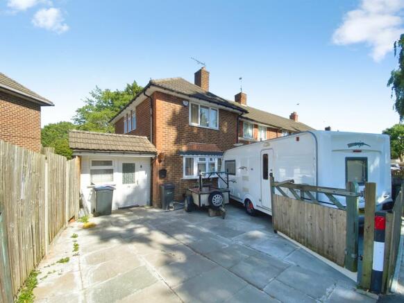 3 bed property, in Elmore Road, £240,000