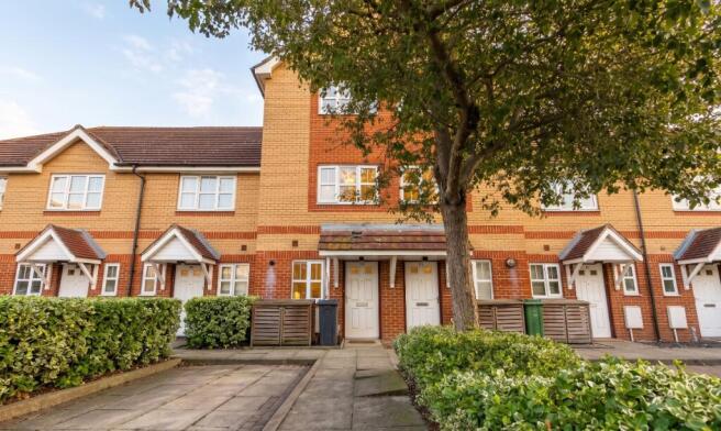 3 bed property, in Riverdale Close, £440,000