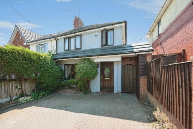 3 bed property, in Valentine Road, £290,000