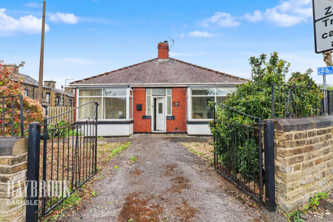2 bed property, in Dodworth Road, £185,000