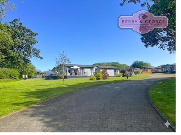 3 bed property, in The Sanctuary, £249,995