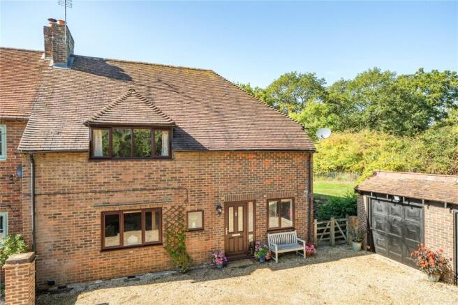 4 bed property, in Middle Old Park, £900,000