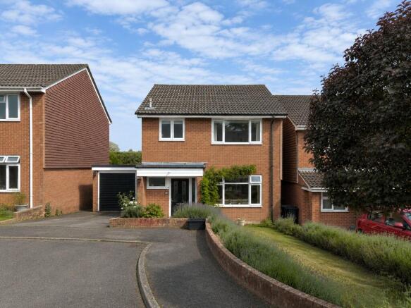 3 bed property, in Oak Close, £550,000