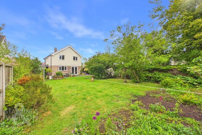4 bed property, in Redlingfield Road, £430,000