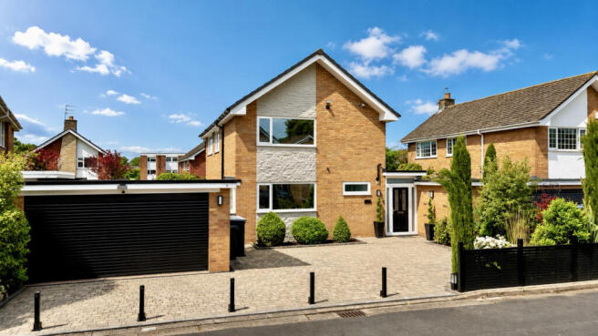 4 bed property, in Harlyn Avenue, £700,000