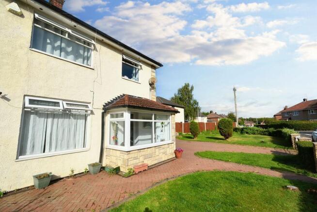 3 bed property, in Marlborough Road, £290,000
