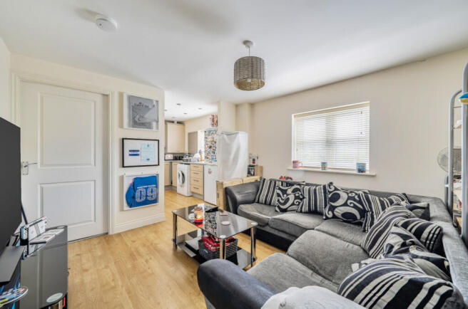 1 bed property, in Empress Matilda Gardens, £140,000