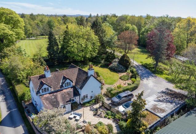 3 bed property, in Farmhouse with 7 Acres on Soss Moss, £1,000,000