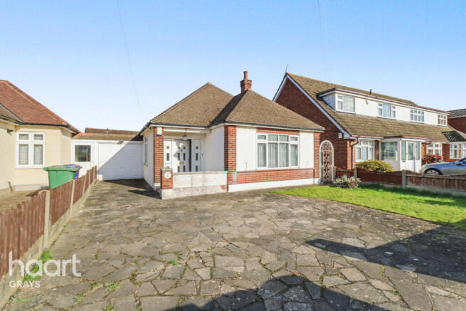 2 bed property, in Blackshots Lane, £375,000