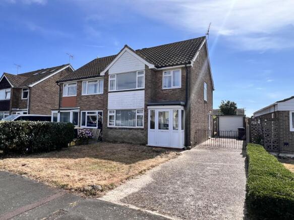 3 bed property, in 44 The Winter Knoll, £200,000