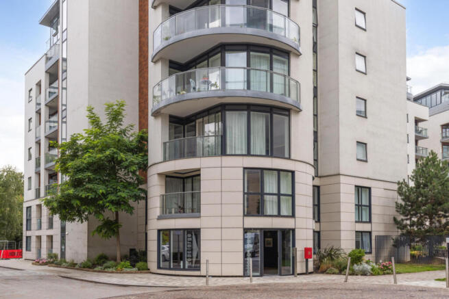 3 bed property, in Pump House Crescent, £1,250,000