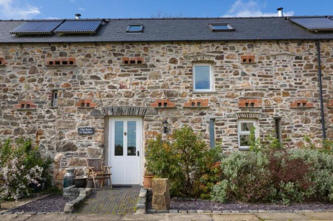 2 bed property, in Pen Y Cwm, £335,000