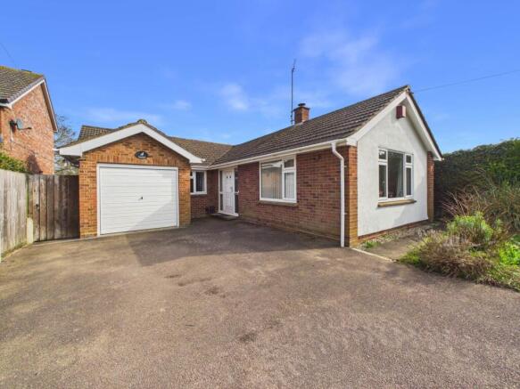 3 bed property, in New Road, £695,000