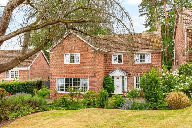 5 bed property, in Conifer Crest, £775,000
