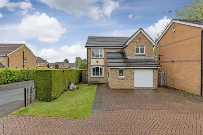 4 bed property, in Whitecotes Park, £375,000