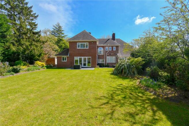 5 bed property, in Stanley Avenue, £980,000