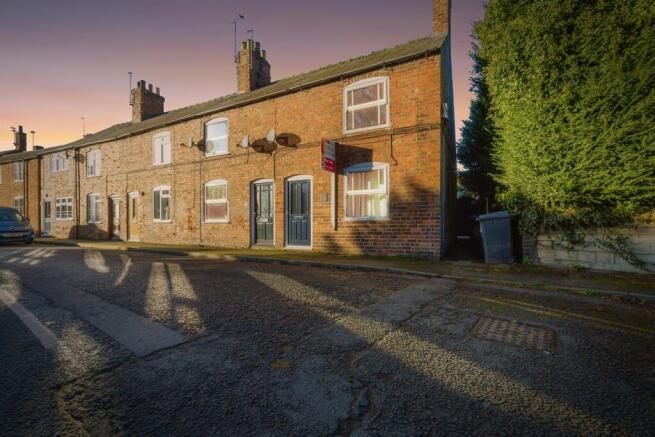 2 bed property, in High Street, £170,000