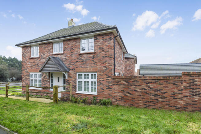 3 bed property, in Border Close, £360,000