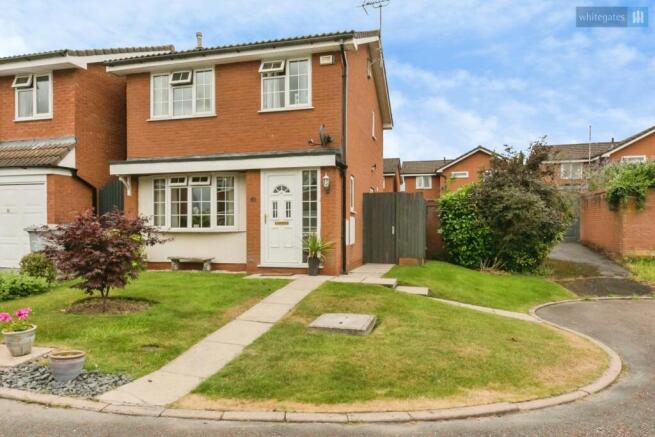 3 bed property, in Lawford Close, £240,000