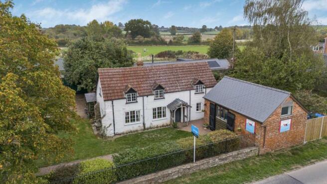 3 bed property, in Little Red House, £550,000