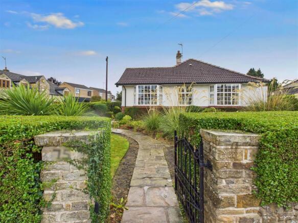 3 bed property, in Causeway Head Road, £675,000