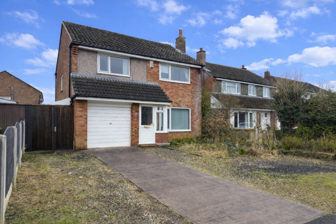 3 bed property, in Conway Drive, £270,000