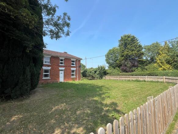 3 bed property, in Main Road, £210,000