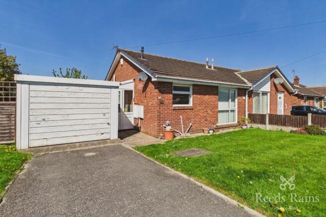 2 bed property, in Nunns Lane, £130,000