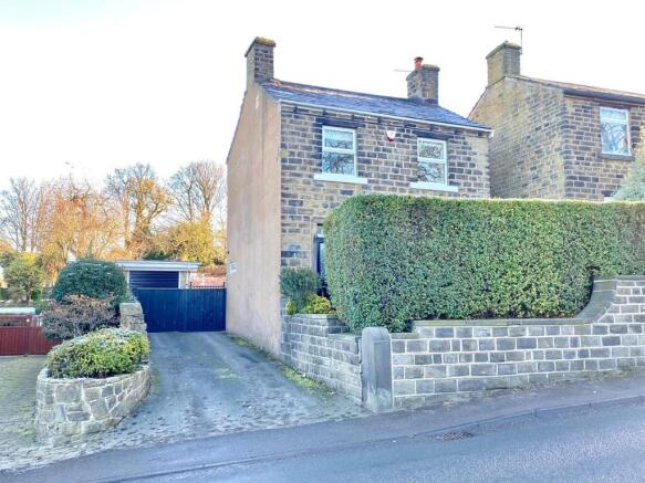 3 bed property, in Lane Head Road, £310,000