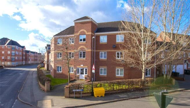 2 bed property, in Thackhall Street, £128,000