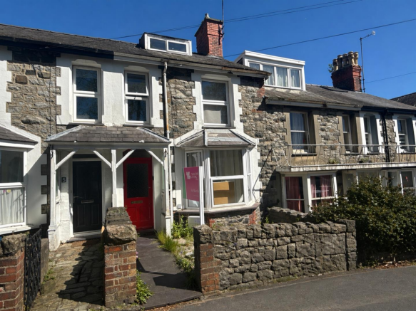 5 bed property, in Snowdon View, £210,000
