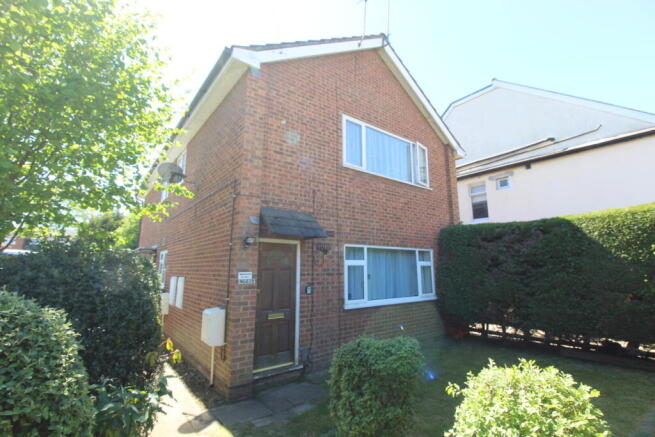 2 bed property, in York Road, £299,950