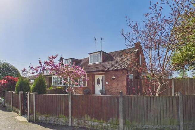 3 bed property, in 117 Dicksons Drive, £175,000