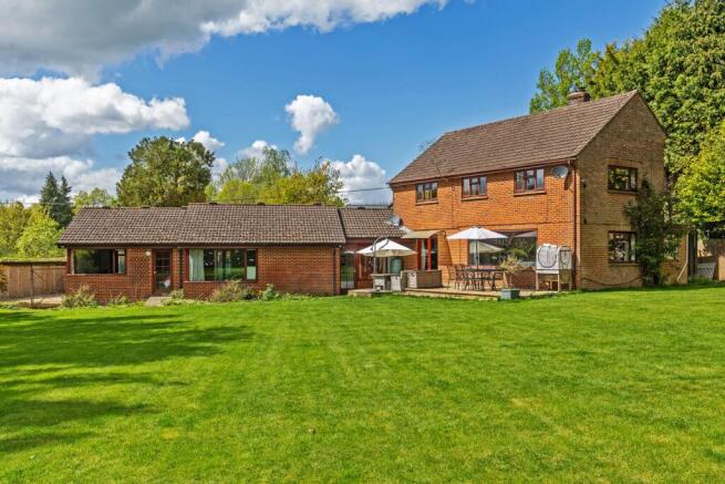 4 bed property, in Fairfield Road, £1,315,000